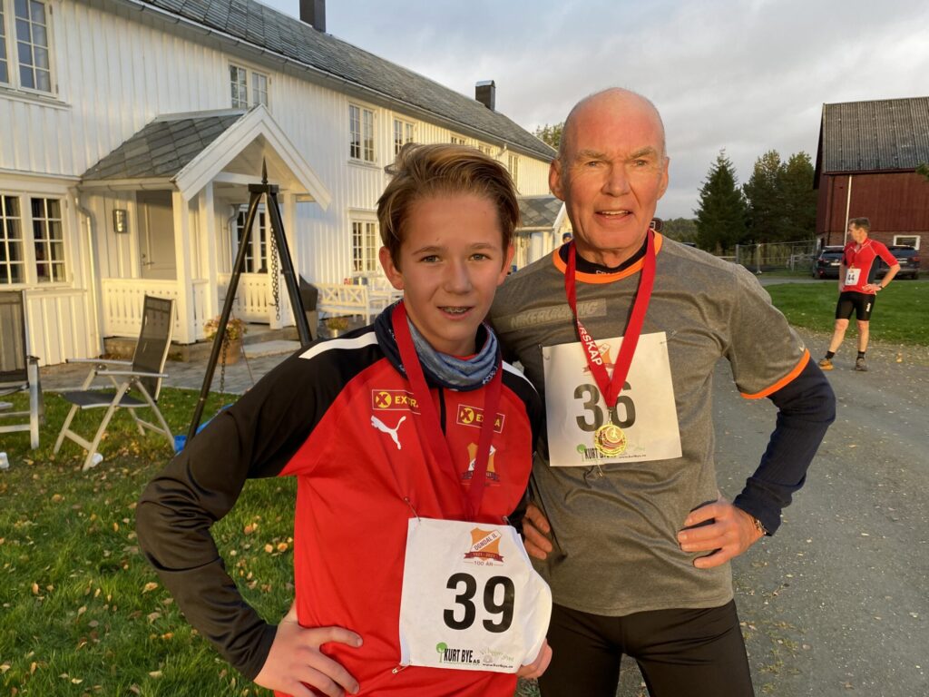 14 år gamle Eirik Kjesbu viste stor løpskapasitet i langløypa på heimebane. Det samme gjorde løpets eldstemann, Kjell Eriksen - norsk veteranmester tidligere i år.