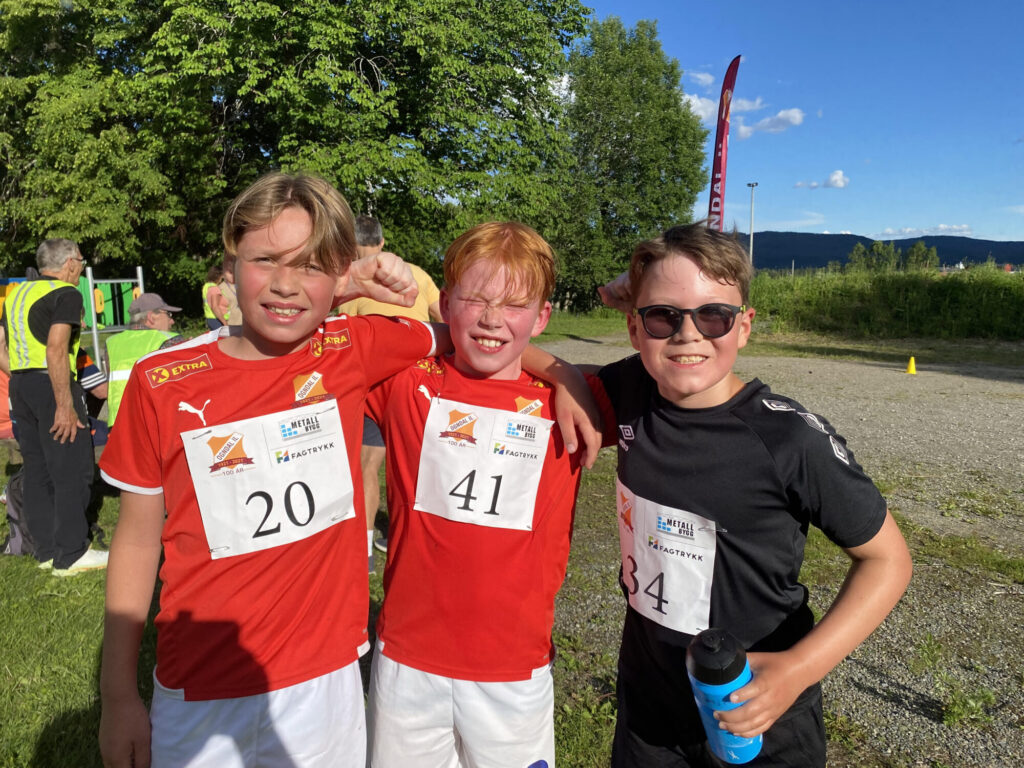 Ogndalsløpet 2024, guttetrio Spreke 11-åringer som løp 4 km. Fra venstre: Edvard Overrein, Sigve Giskås og Anton Sandhaugen.